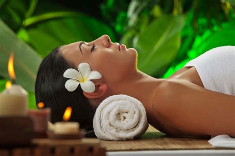 The Magic of Aromatherapy Massage: Enhancing the Experience with Essential Oils